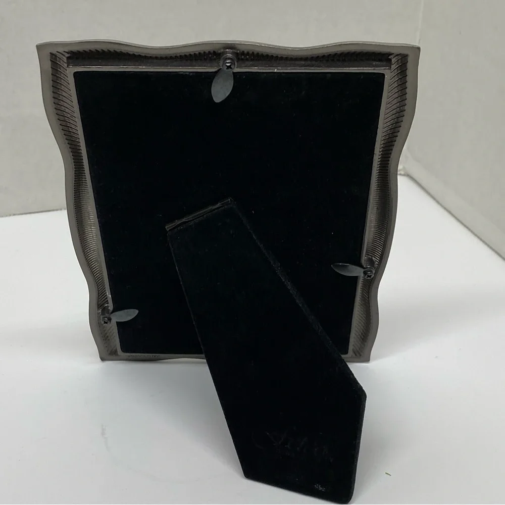Fetco Photo Frame Brushed Silver Finish For a 4X6 Picture Curve & Beaded Around